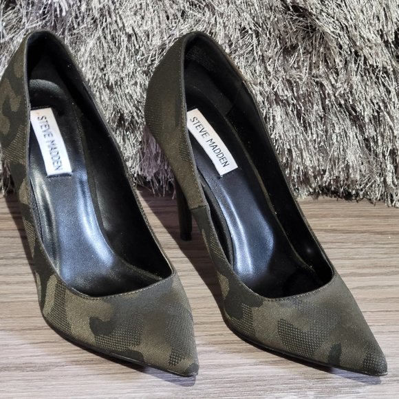 PRICE DROP! Steve Madden Adela Green Camoflouge Heel Pump Sz 7 - Picture 1 of 5